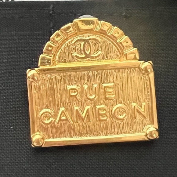 🔥CHANEL RUE CAMBON Brooch - Picture 2 of 5